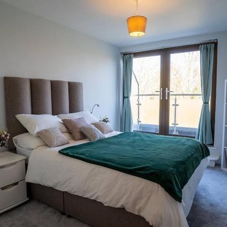 Surrey Hills Escape: Riverside Walks & Quick Links Godalming Luaran gambar