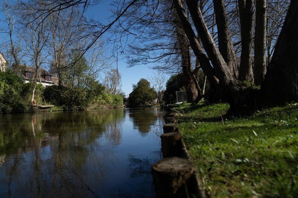 Surrey Hills Escape: Riverside Walks & Quick Links Godalming Luaran gambar