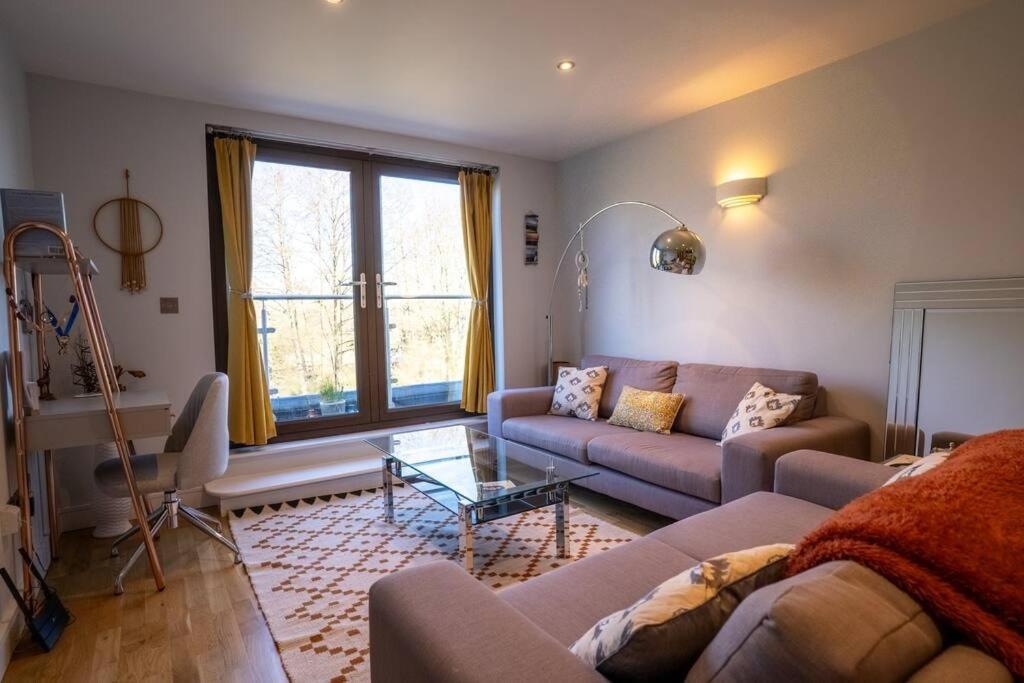 Surrey Hills Escape: Riverside Walks & Quick Links Godalming Luaran gambar