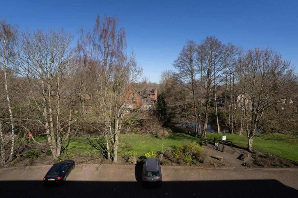 Surrey Hills Escape: Riverside Walks & Quick Links Godalming Luaran gambar